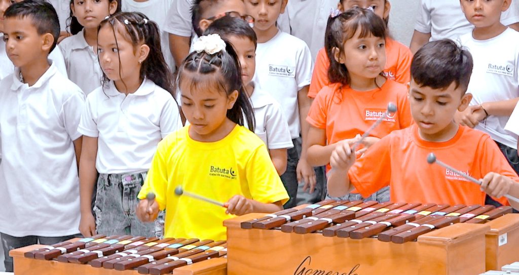 Niños y niñas Batuta