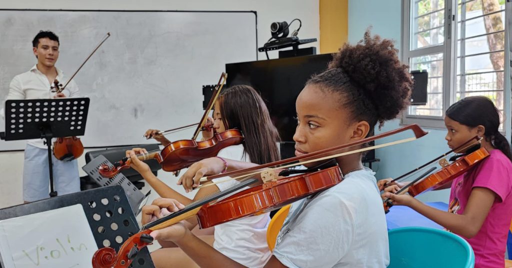 Batuta en clase de violín