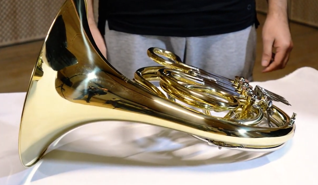 Portada de cuidado de instrumentos, corno francés