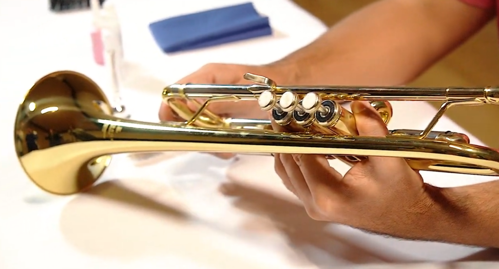 Portada de cuidado de instrumentos, trompeta