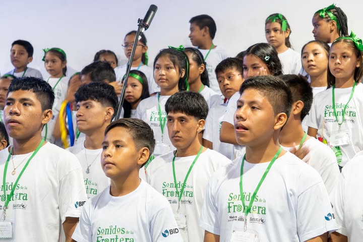 Niños, niñas y jóvenes integrantes del coro de Sonidos de la Frontera